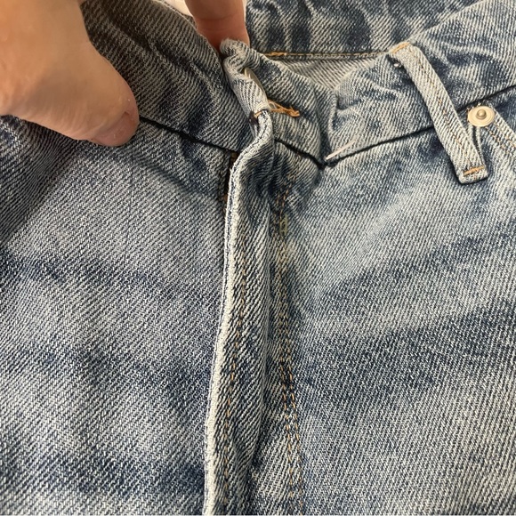 NWT Good American Good Boy Distressed High Rise Jean SN: GB050T Indigo Size 16 - Picture 10 of 17